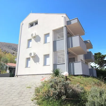 Sv. Jelena 1 Apartment *