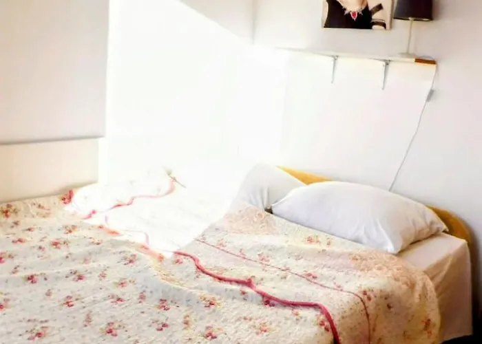 公寓 Sv. Jelena 1 *