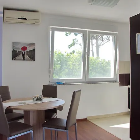 Sv. Jelena 1 Apartment *