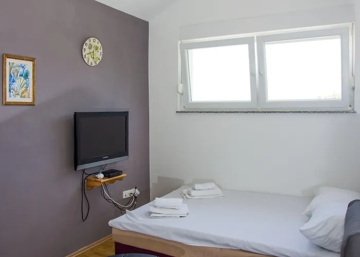 Apartment Sv. Jelena 1 *